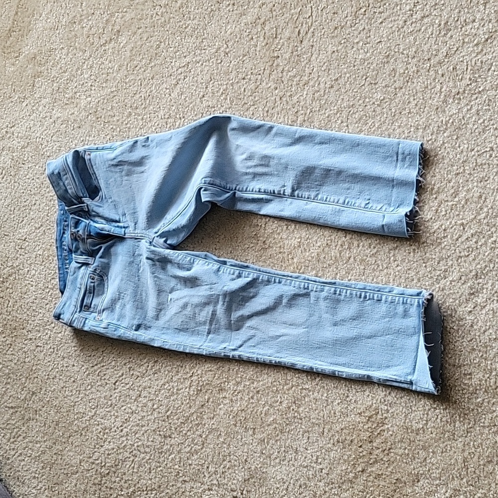 Light american eagle jean capri size six
